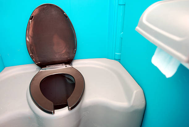 Best Porta potty delivery and setup  in Colchester, IL