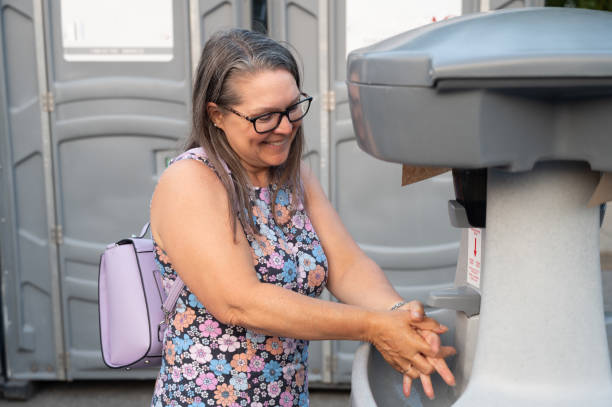 Best Luxury portable toilet rental  in Colchester, IL